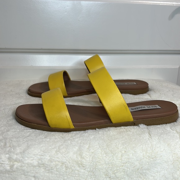 Steve Madden Dual Yellow Sandals - Picture 11 of 16
